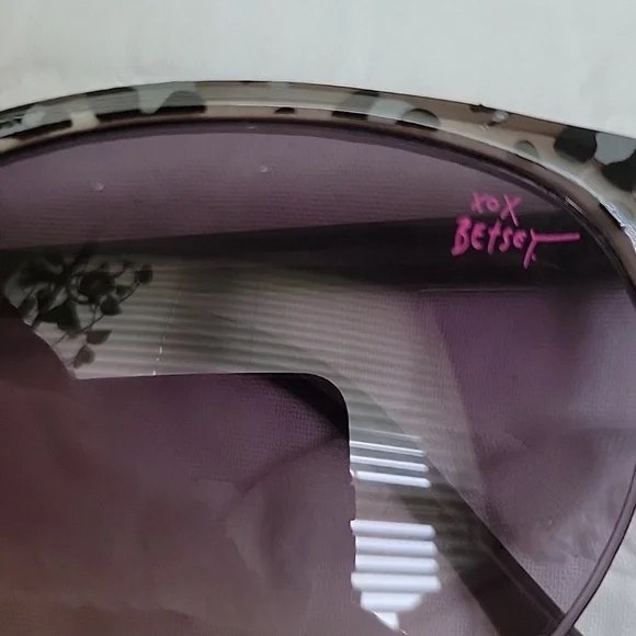Betsey Johnson Catty Club Sunglasses Gray & Silver Cheetah NWOT display picture 3